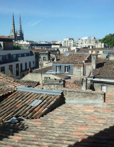 décoration d'un appartement avec vue sur les toits de Bordeaux